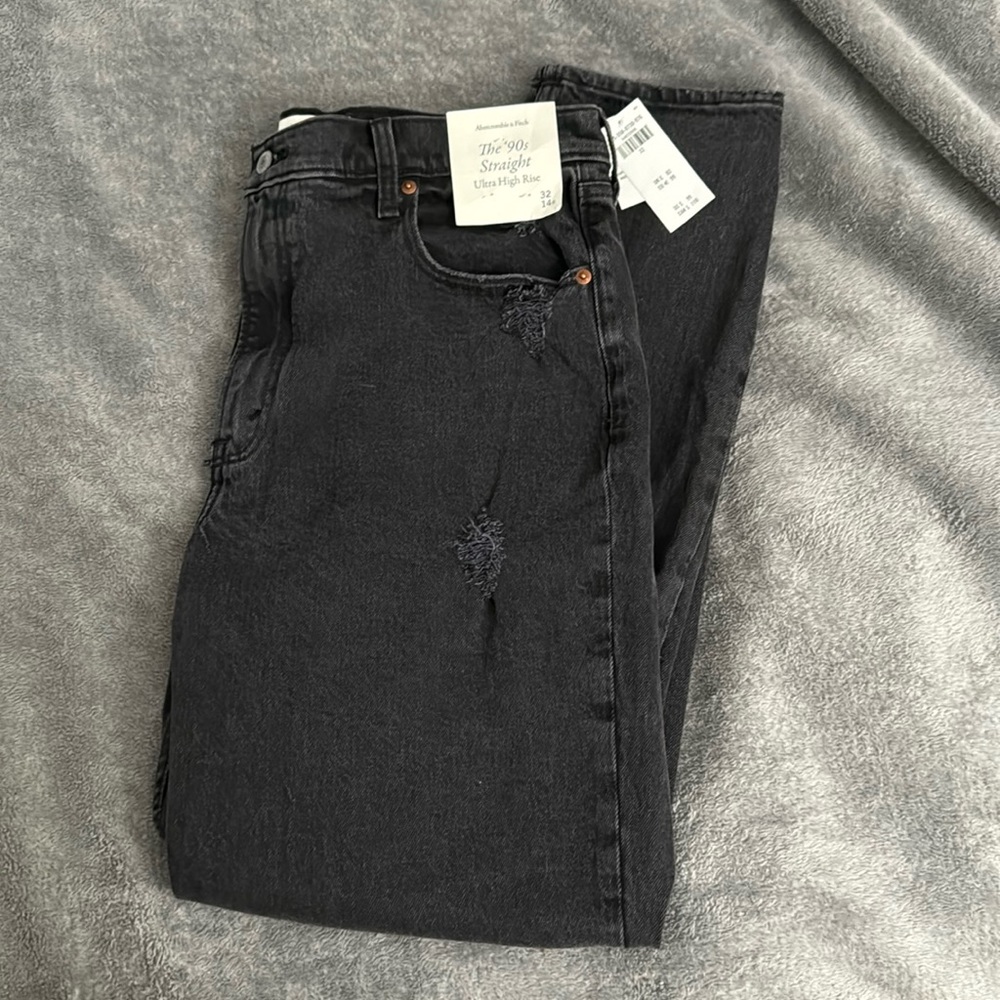 New with tags Abercrombie & Fitch the 90’s straight 32/14r
